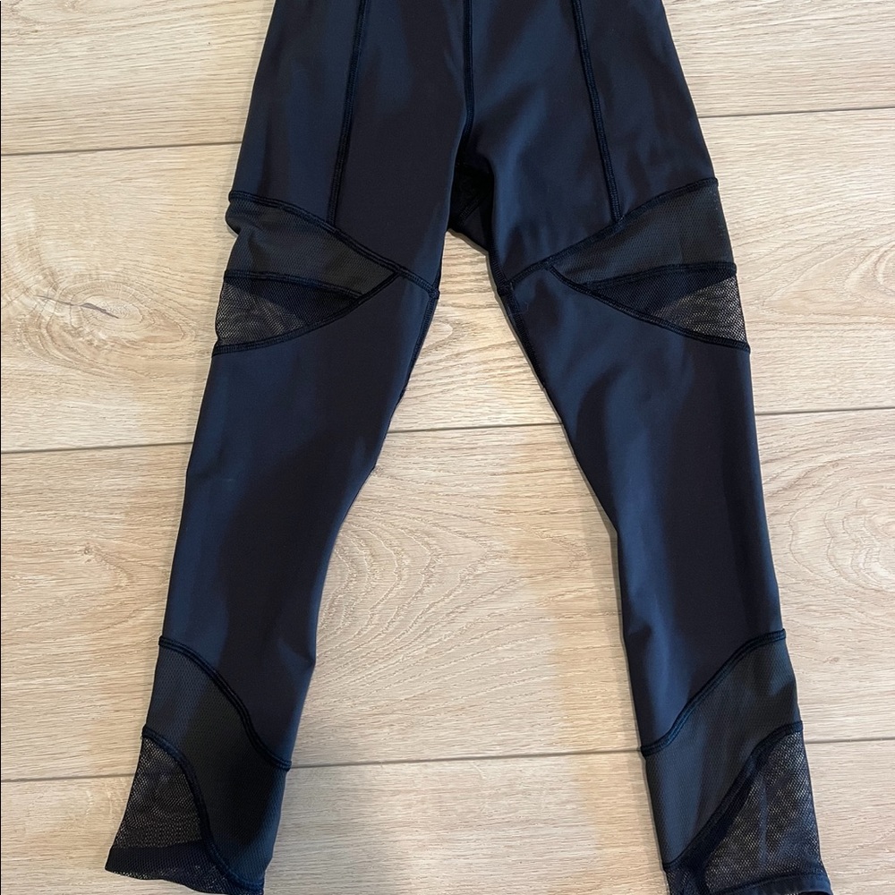Lululemon mesh crops Sz 2